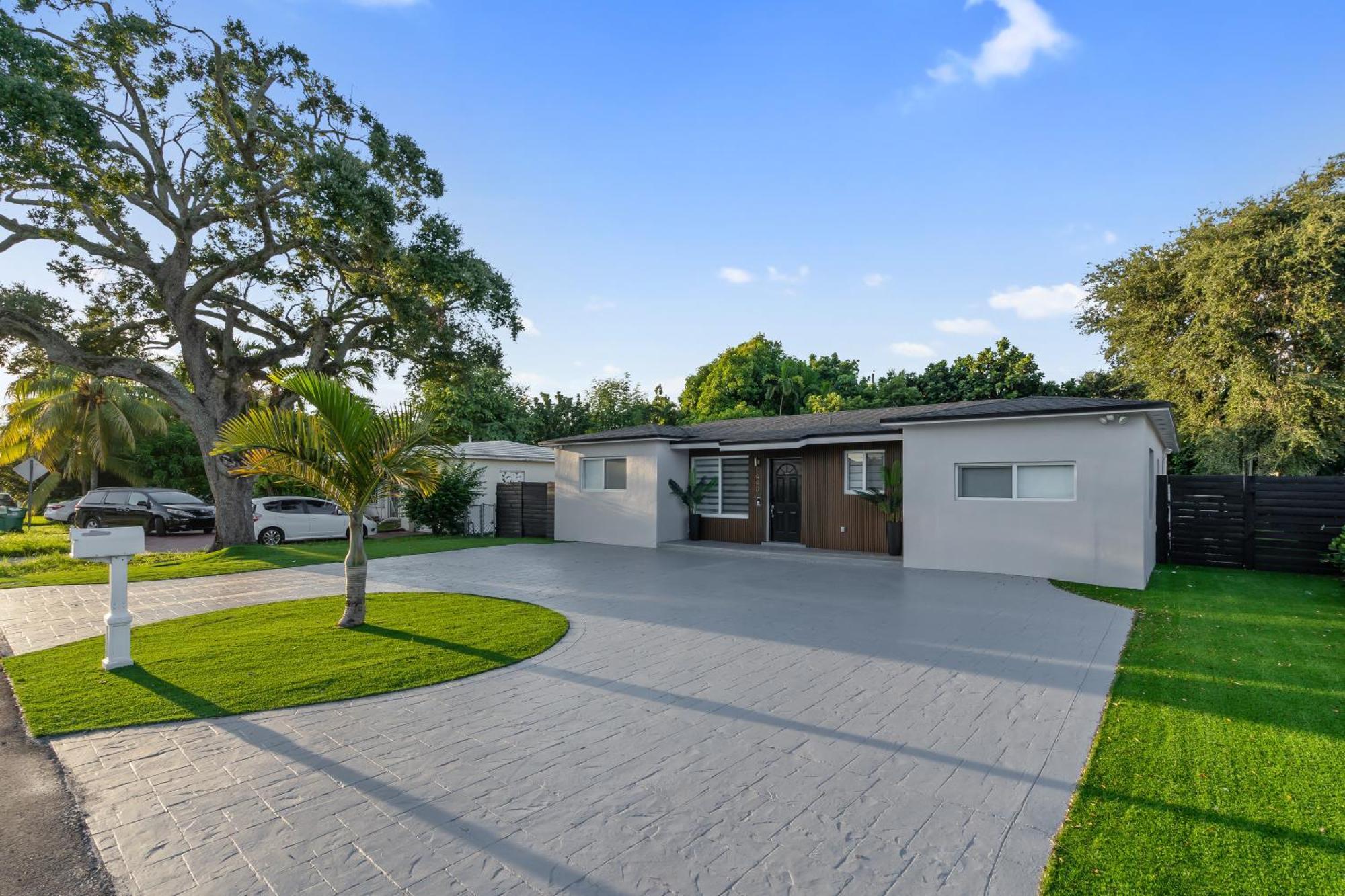 - Your Exclusive Luxury Escape With Private Pool And Mini Golf Miami